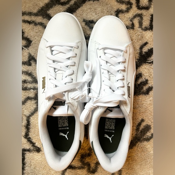 Puma Other - Puma Men's Ace Court Sneakers in White with olive Heel Tab